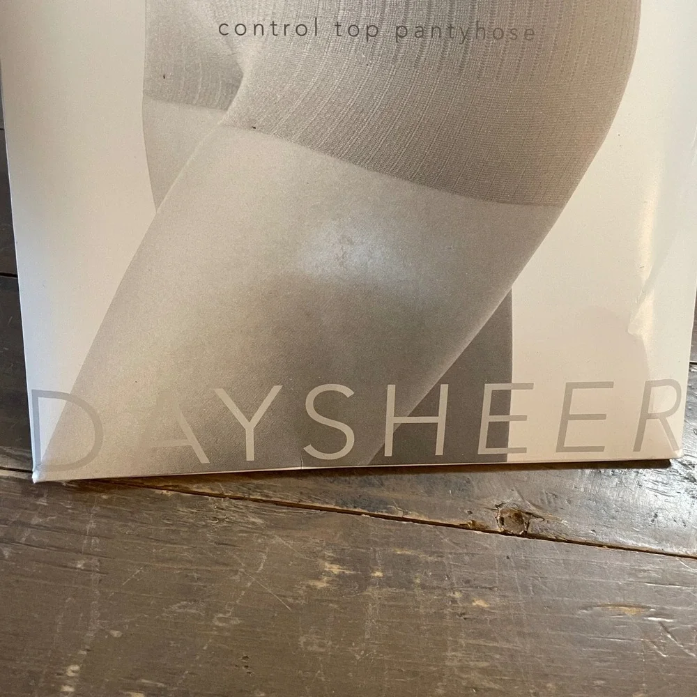 Hug-Alon Nice Touch‎ DaySheer Control Top Pantyhose Driftwood sz E
